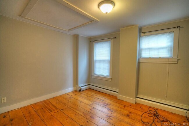 Foto del edificio - 11 Greenmanville Ave