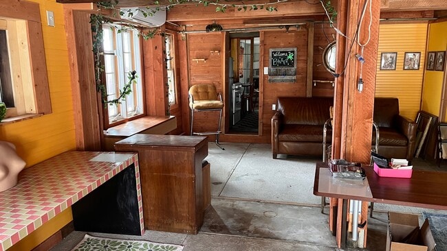 Building Photo - 1472 Silverwood Dr