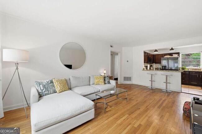 Foto del edificio - 2240 Cheshire Bridge Rd NE