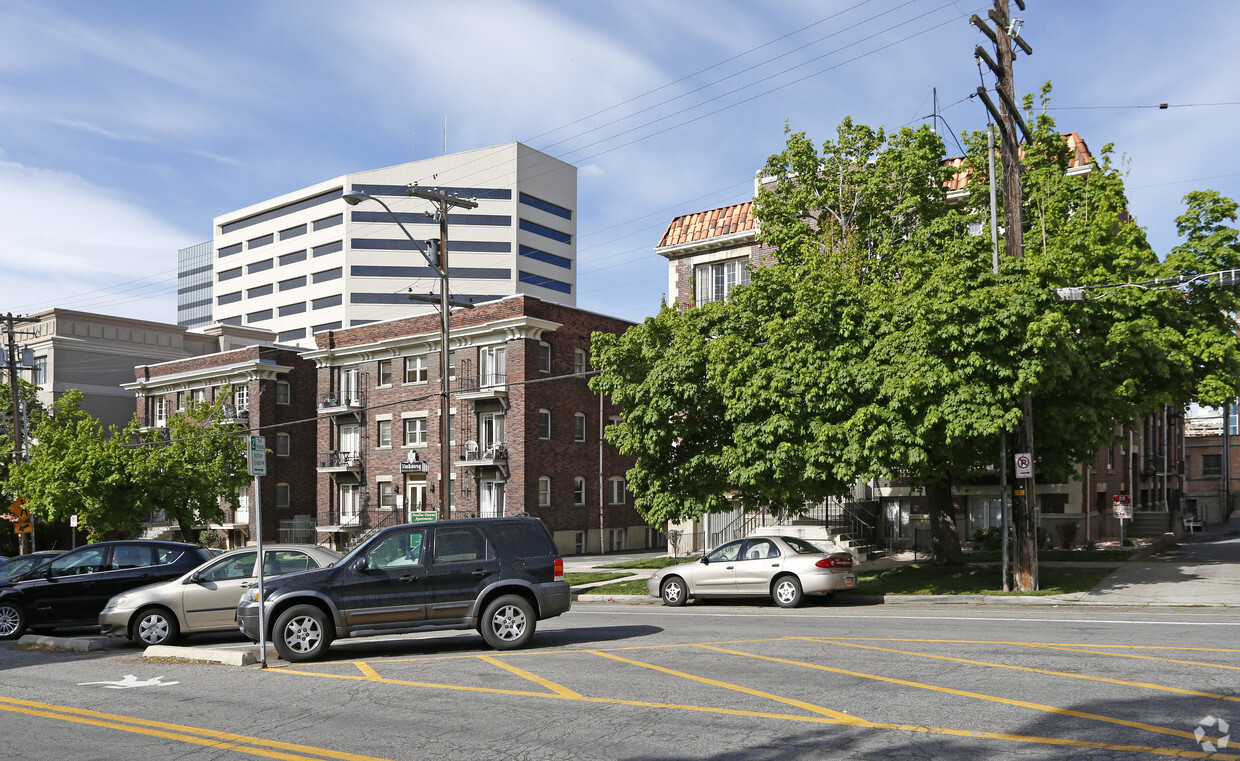 Building Photo - Downing