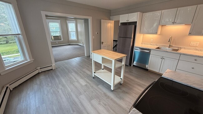 Building Photo - Charming 2-Bedroom w/ Office Apartment in ...