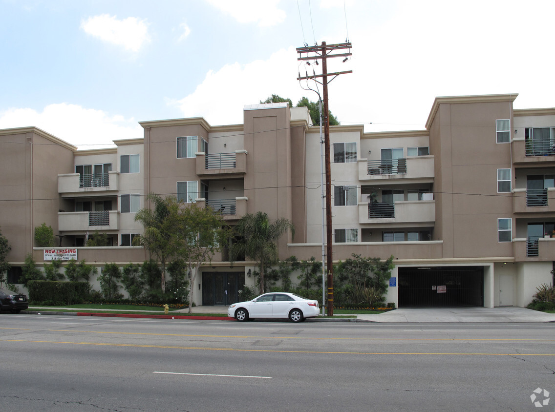 Building Photo - Laurel Canyon