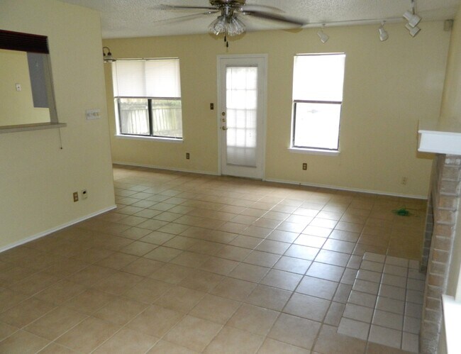 Foto del edificio - K &amp; A Properties3 (8804 Springmail Cir)