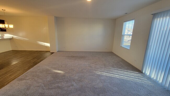 Building Photo - 180 Goldenrod Dr