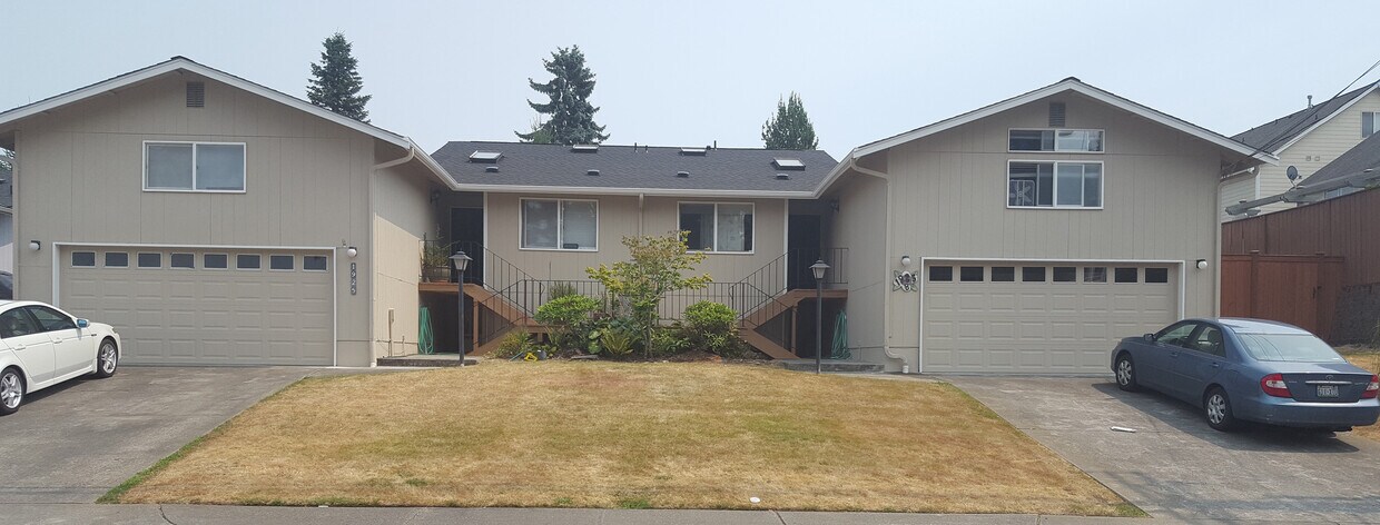 Exterior view - 1925 Westridge Ave W