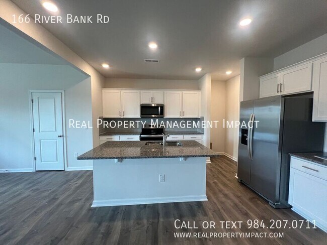Foto del edificio - 166 River Bank Rd