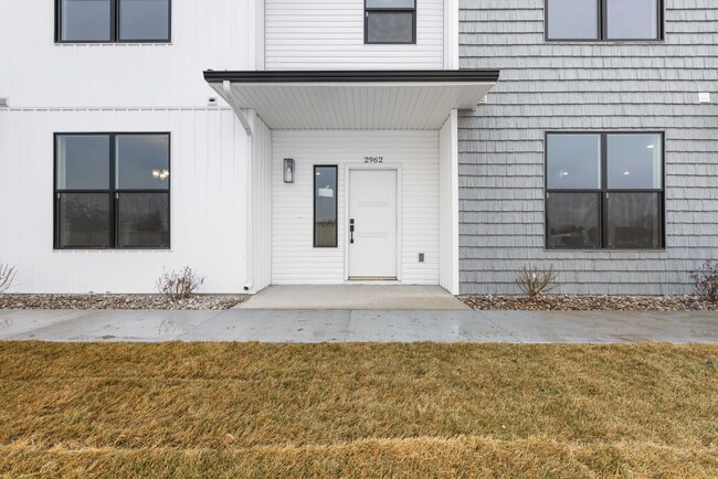 Building Photo - AWESOME BRAND NEW 4 BEDROOM 3 BATH TOWNHOME