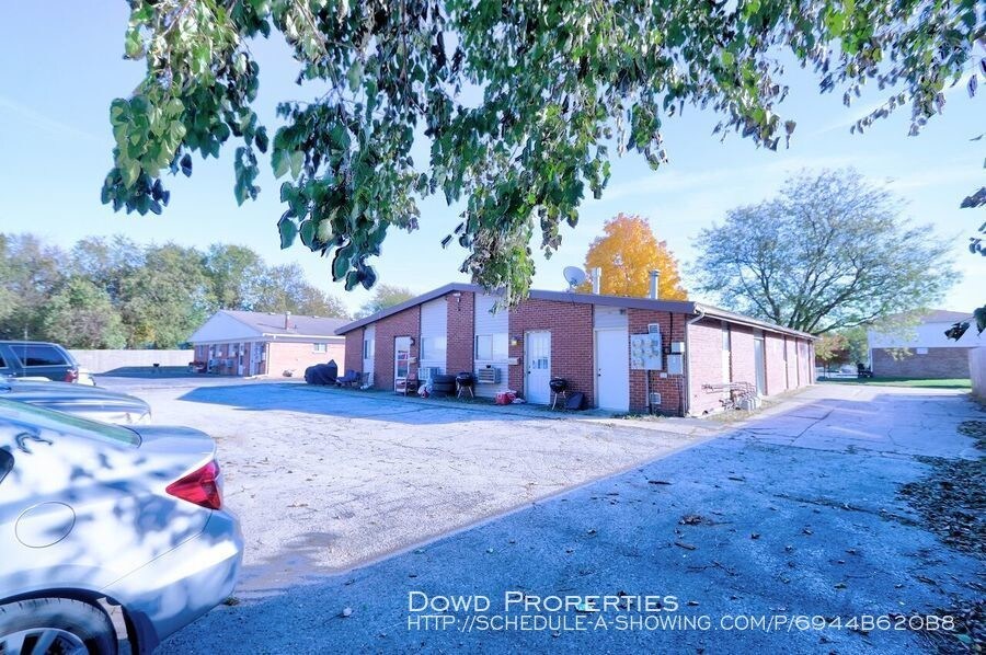 1510 Woods Ave Unit C, Normal, IL 61761 Room for Rent in Normal, IL