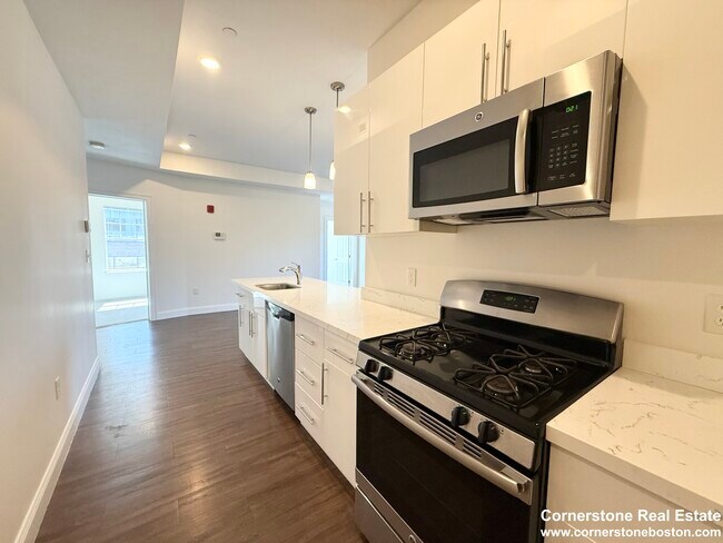 Building Photo - 81 Amory St
