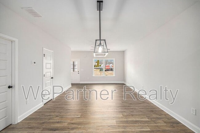 Building Photo - 124 Crest Pointe S