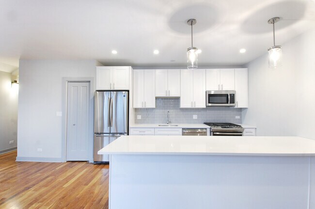 Foto del edificio - 2900 W Logan Blvd