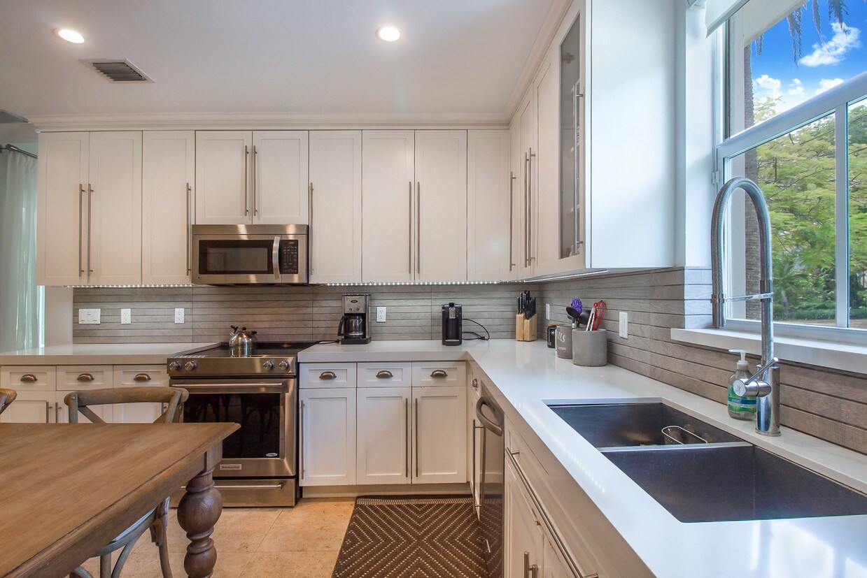 Primary Photo - 2665 Inagua Ave