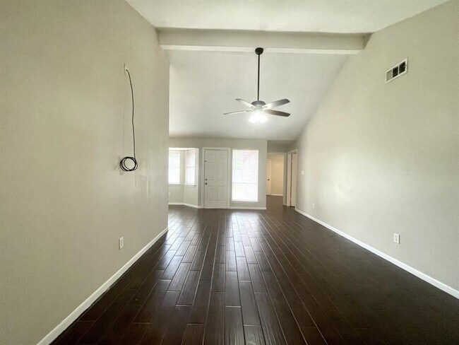 Building Photo - 207 Coach Lamp Ln