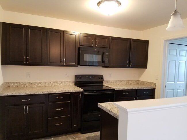 Building Photo - Hummelstown, 2 Bedroom, 2 Bath Garden Home!