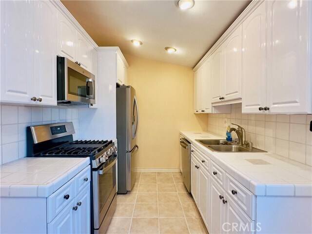 Foto del edificio - 18556 Community St