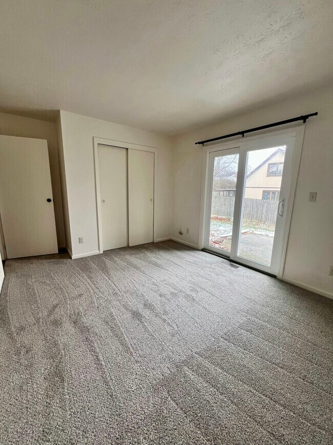 Foto del edificio - 1191 E David Rd