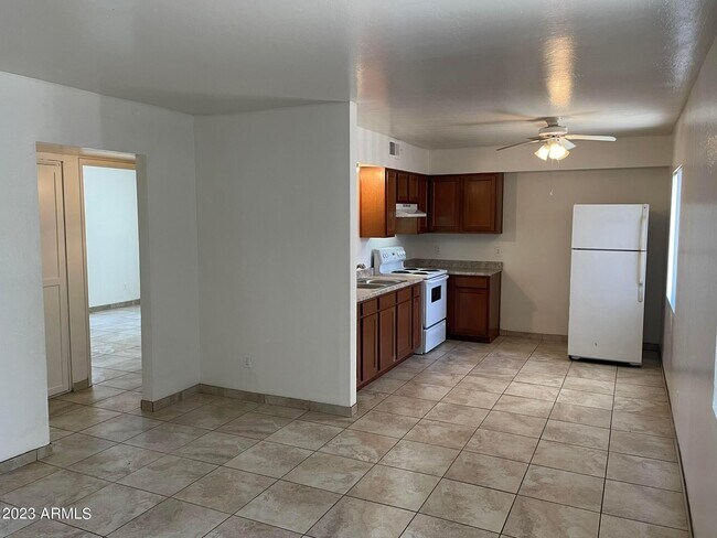 Foto del edificio - 1222 E Mountain View Rd