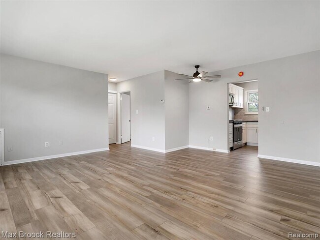 Building Photo - 2717 W 13 Mile Rd