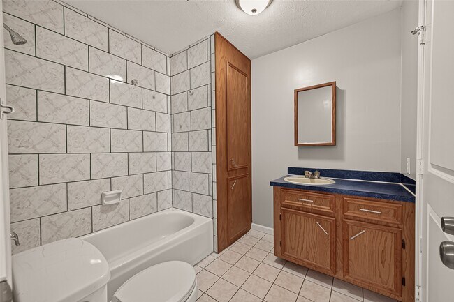 Building Photo - 1449 Mesquite St