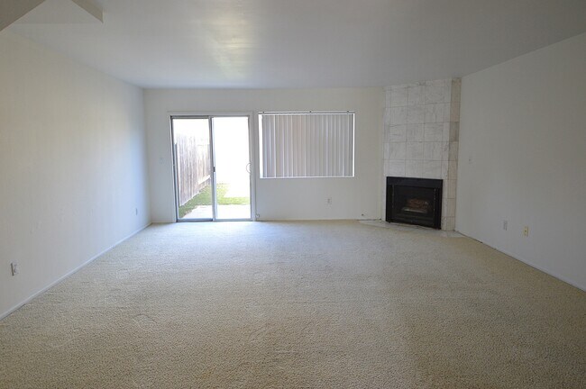 Building Photo - 12075 Stonegate Ln