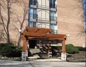 Building Photo - 5810 Oakwood Dr