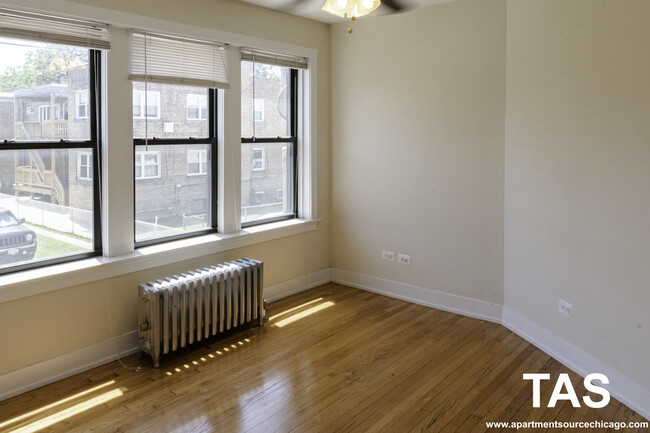 Building Photo - 2617 W Berwyn Ave