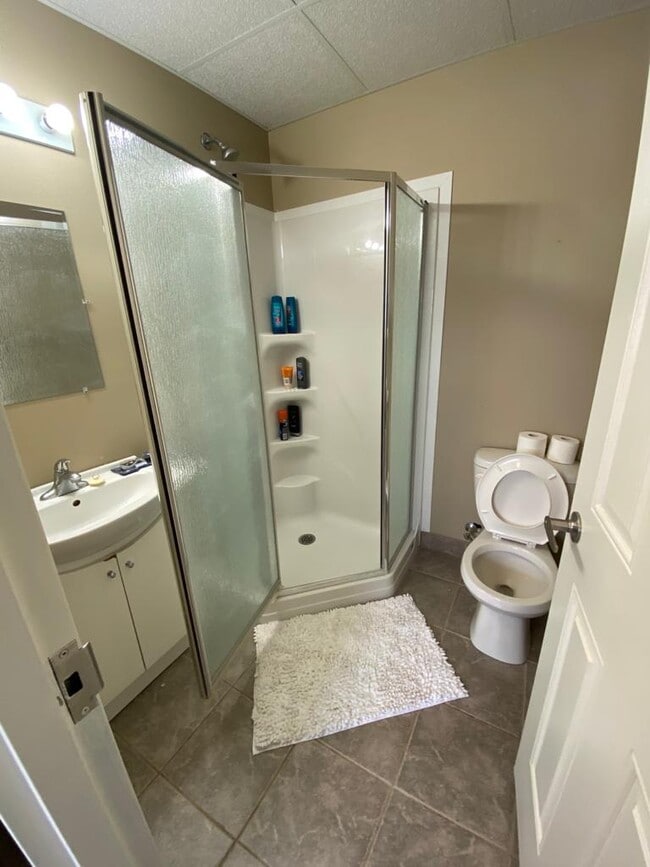 Building Photo - 185 King St N