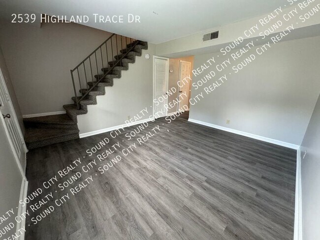 Foto del edificio - 2 bed/1.5 bath NORTHEAST NASHVILLE duplex ...