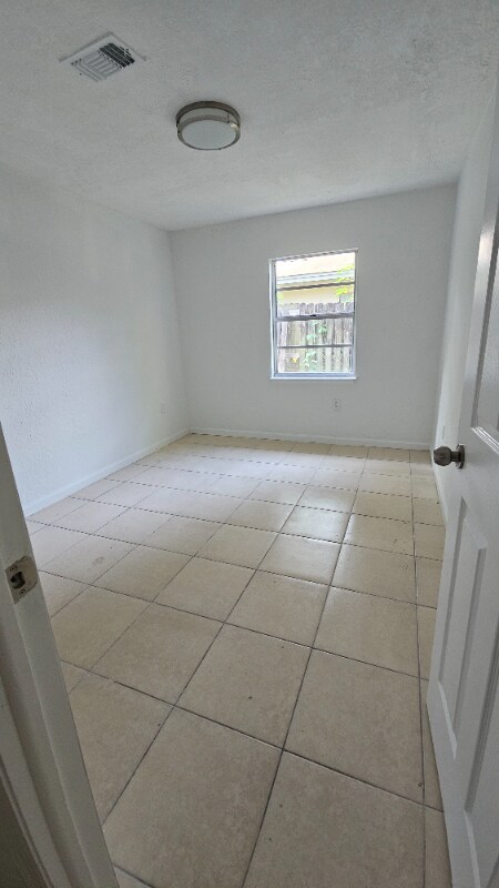 Building Photo - 10009 N Lantana Ave