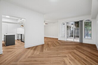 Building Photo - Remi