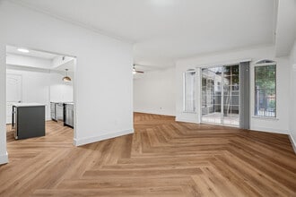 Building Photo - Remi