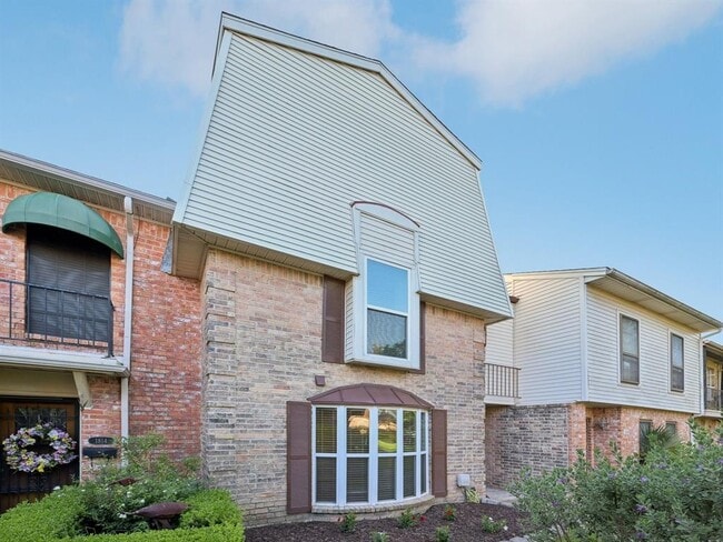 Building Photo - 1812 Saxony Ln