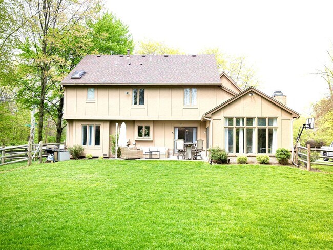 Building Photo - Beautiful 4 bd 4bath home in Sylvania Town...