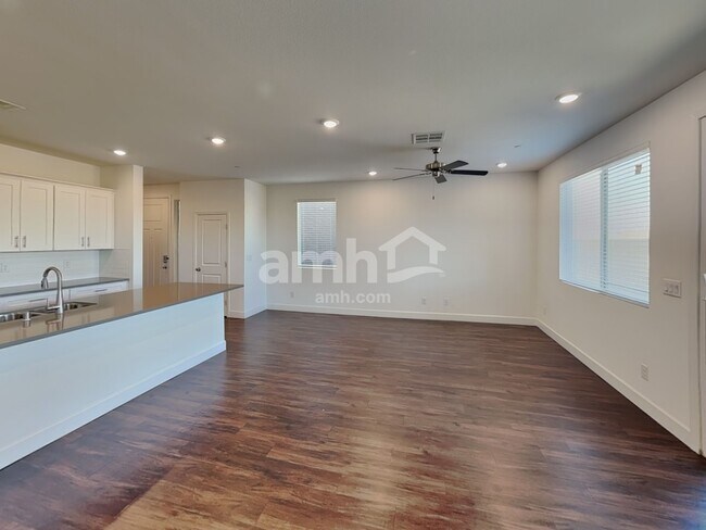 Foto del edificio - 296 Yasmin Daylily Pl