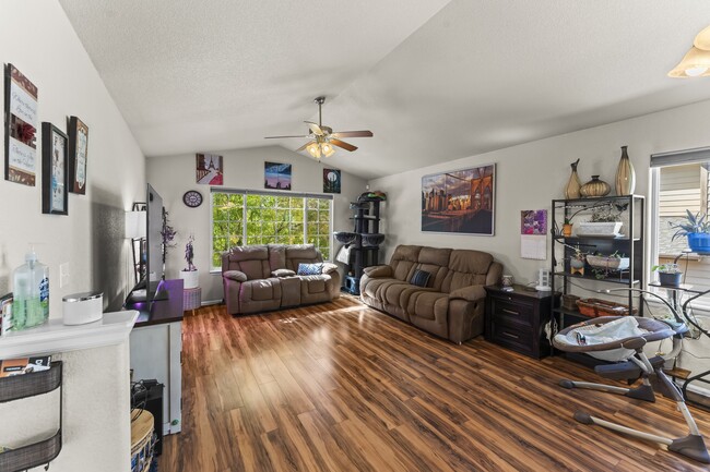 Building Photo - 6531 Passing Sky Dr