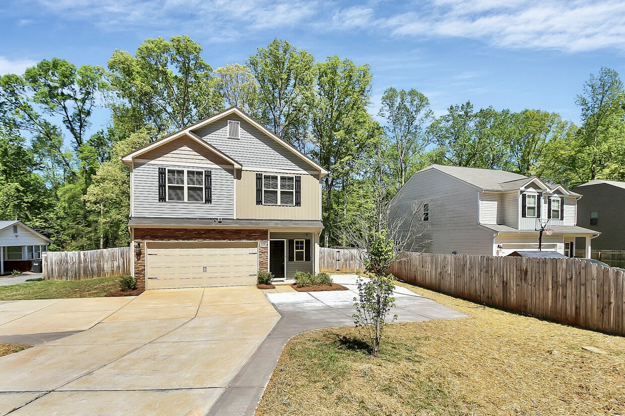 Primary Photo - 9042 Hood Rd