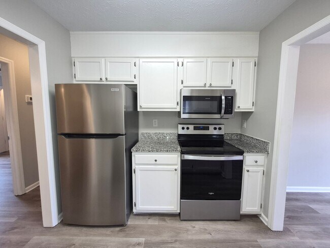Building Photo - New Listing!!