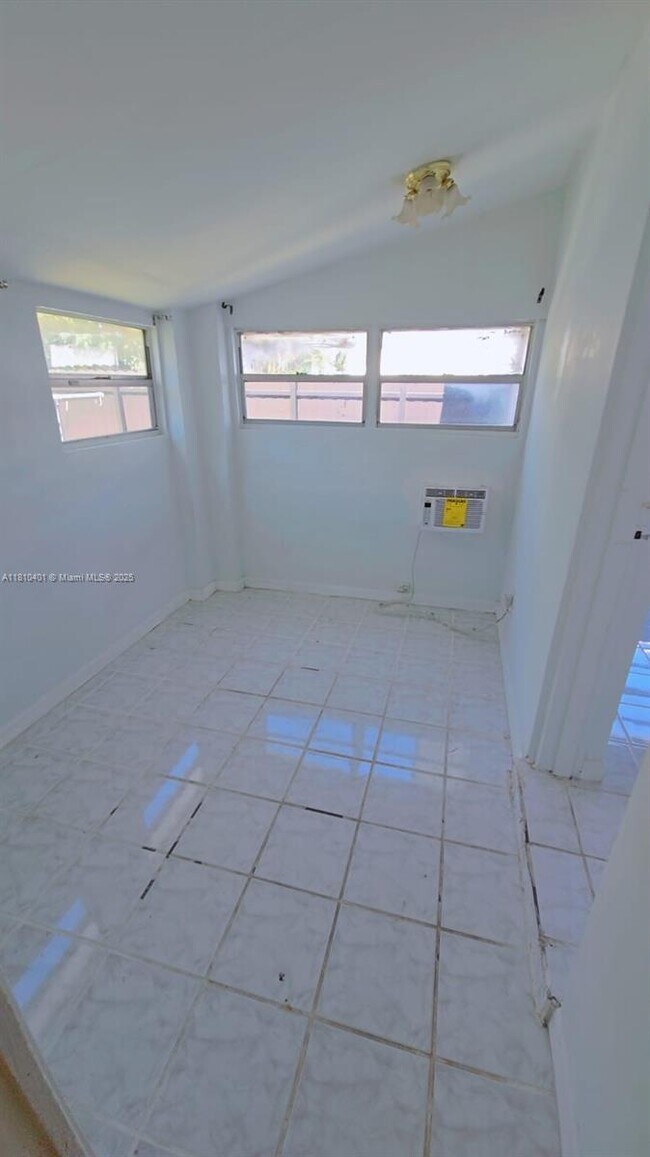 Foto del edificio - 1305 NE 146th St