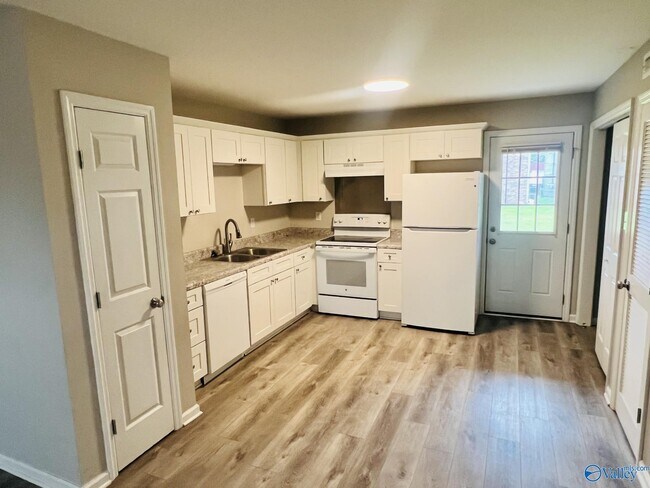 Foto del edificio - 1807 Graymont Ln SW