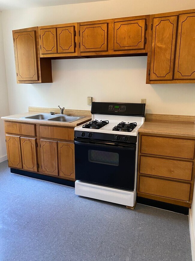 Building Photo - 201 E. 6th St.