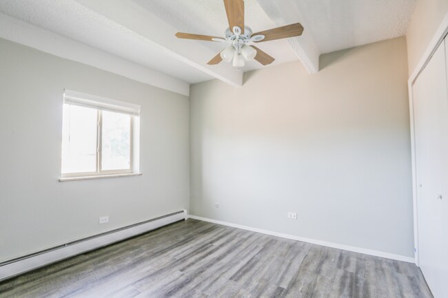 Foto del edificio - 815 E Ellsworth Ave