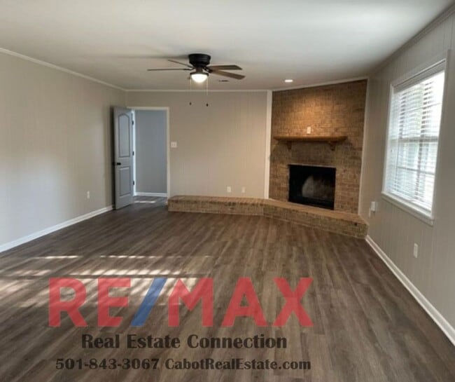 Building Photo - Sorry No Smoking/Vaping and Pets Permitted...