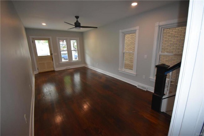 Building Photo - 618 Pardee St