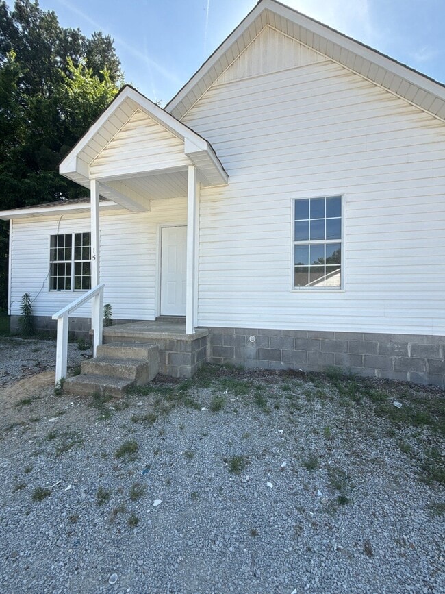Building Photo - 144 Sarah Cir