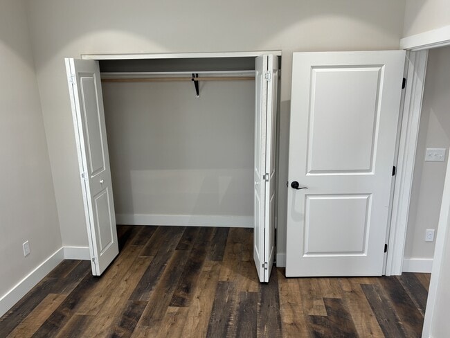 Building Photo - 1846 Dell Ave