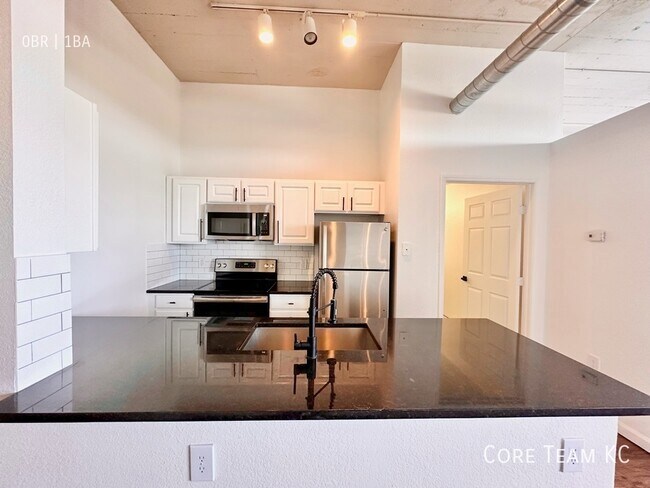 Building Photo - West 7th Street Loft For Rent