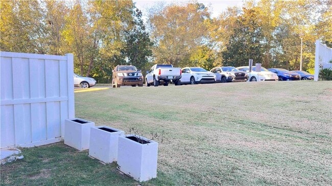 Foto del edificio - 6243 Shoreview Cir