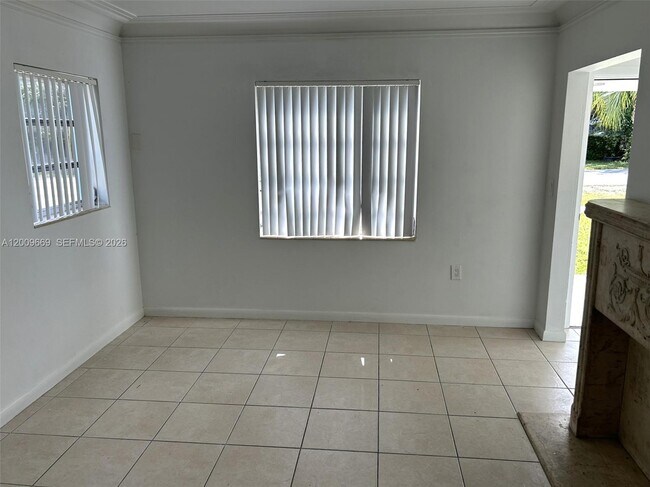 Foto del edificio - 9808 NW 2nd Ave