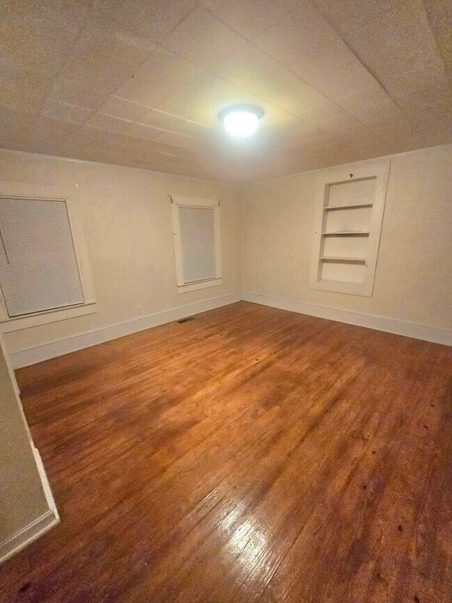 Foto del edificio - 3 bedroom & 1 bath located in Southside