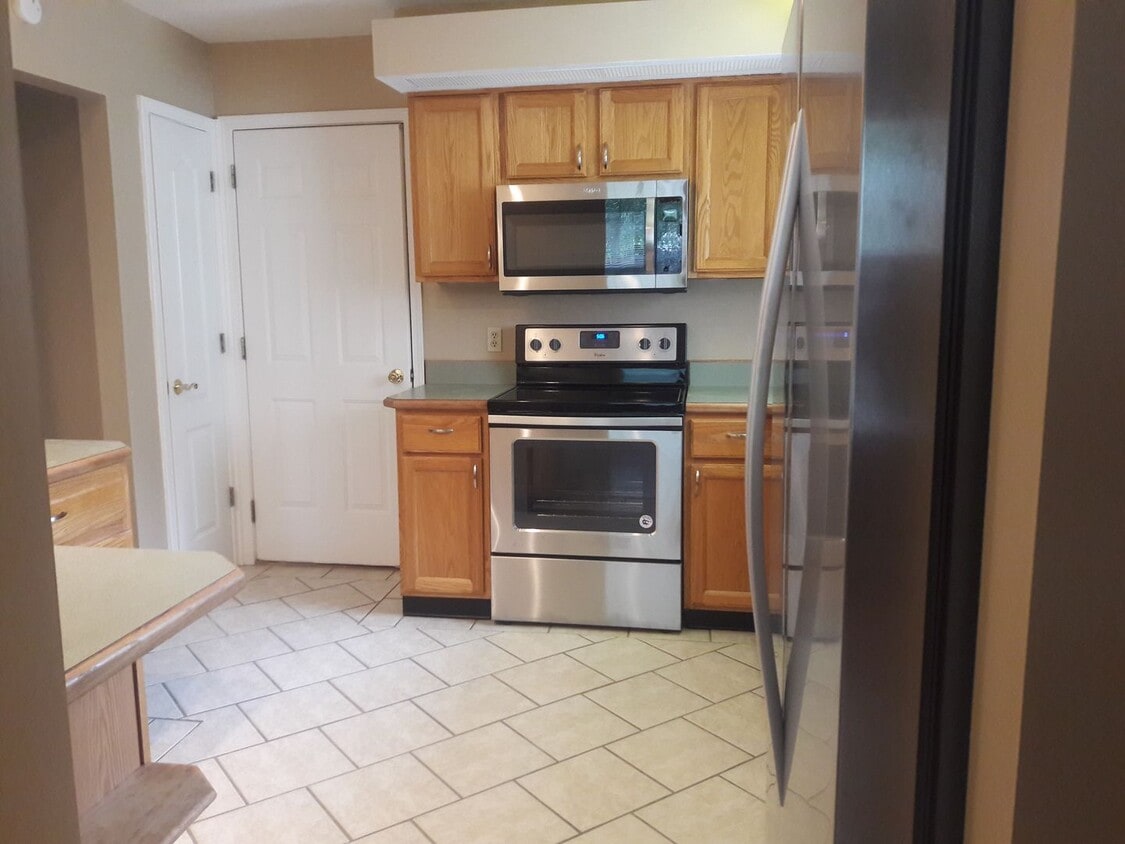 Building Photo - 3 Bed 1 Bath Home